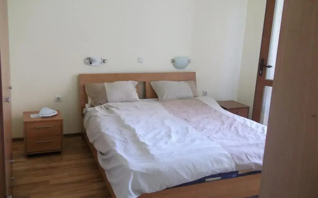Апартаменты Bills Apartment in Oasis Аврен комната для гостей