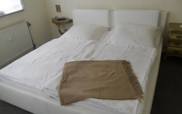 Отель Privatzimmer Düsseldorf комната для гостей