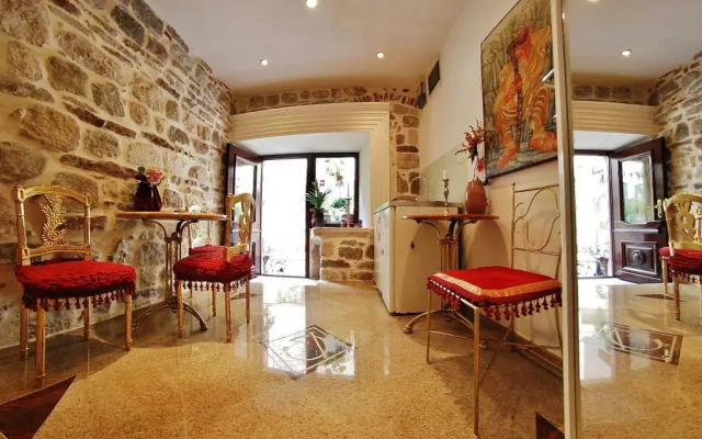 Отель VG Three Bedroom Castle комната для гостей