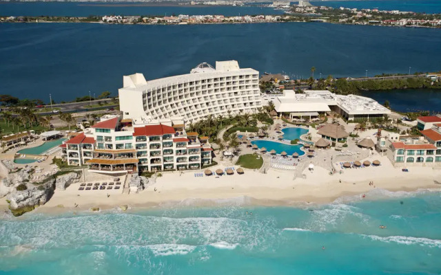 Отель Grand Park Royal Luxury Resort Cancun Caribe пляж