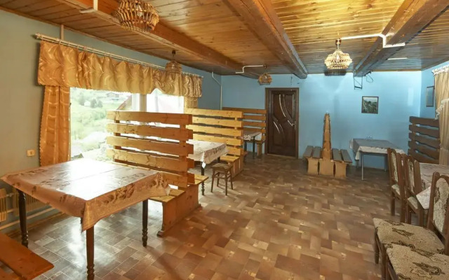 Гостиница Kolo Druziv комната для гостей