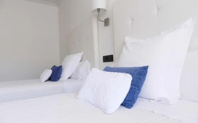 Отель Hostal Carlos V комната для гостей