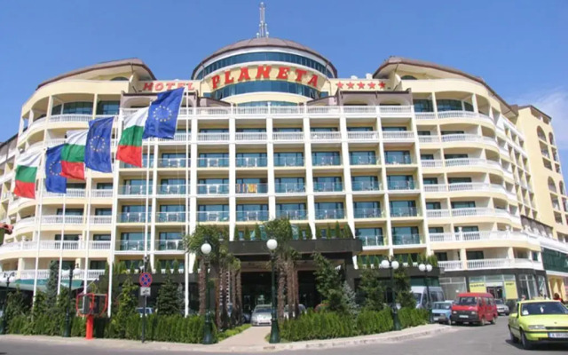 Отель Menada Planeta Apartments Болгария, Солнечный берег - отзывы, цены и фото номеров - забронировать отель Menada Planeta Apartments онлайн вид на фасад
