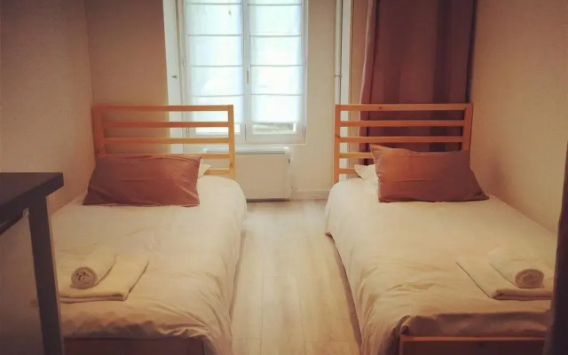 Апартаменты Studio Paris Apartment - Jobs Париж комната для гостей
