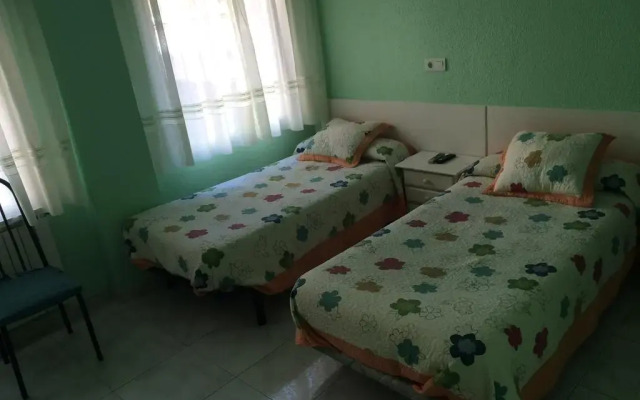 Отель Hostal Lucy Испания, Сантандер - отзывы, цены и фото номеров - забронировать отель Hostal Lucy онлайн комната для гостей