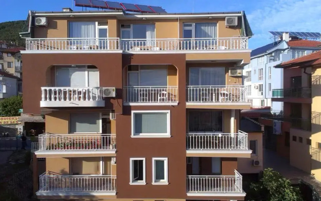 Отель Guest House Rona вид на фасад