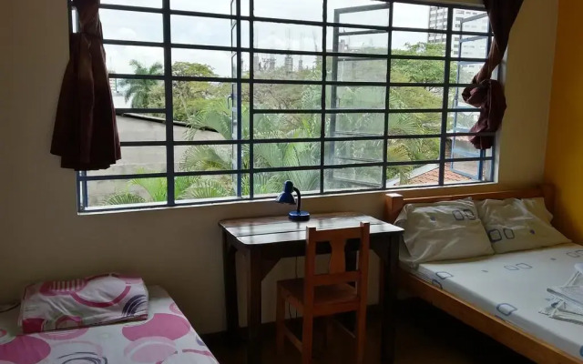 Iguana Hostel Cali комната для гостей