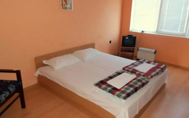 Отель Varbanovi Guest Rooms Болгария, Боженци - отзывы, цены и фото номеров - забронировать отель Varbanovi Guest Rooms онлайн комната для гостей