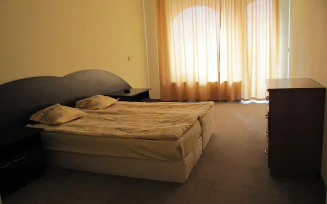 Отель Sea Apartments - Different Locations in Golden Sands Болгария, Золотые пески - отзывы, цены и фото номеров - забронировать отель Sea Apartments - Different Locations in Golden Sands онлайн комната для гостей