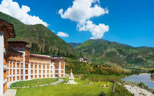 Le Meridien Paro, Riverfront in Paro, Bhutan from 182$, photos, reviews - zenhotels.com
