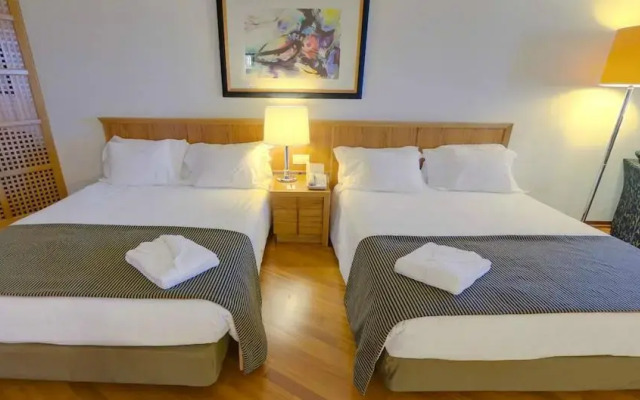 Radisson Blu Hotel Lisbon Лиссабон сейф в номере