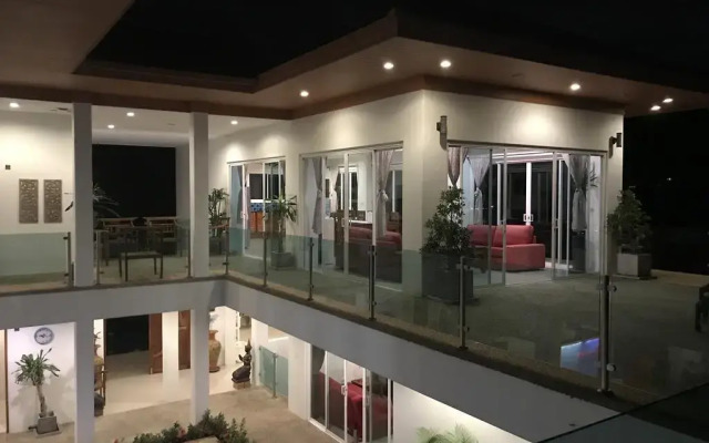 Отель Kamala Heights Villa вид на фасад