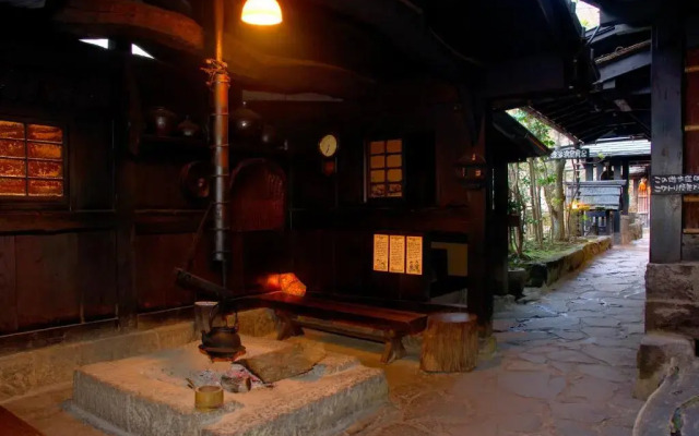 Отель Kurokawa Onsen Yama No Yado Shinmeikan Минамиогуни интерьер отеля