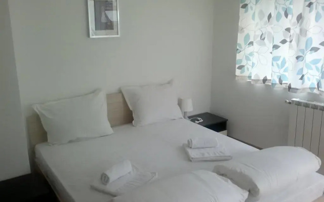 Отель Nevski Apartment Болгария, София - отзывы, цены и фото номеров - забронировать отель Nevski Apartment онлайн комната для гостей