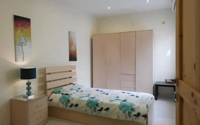 Отель Oak Terrace Сан Джулианс комната для гостей