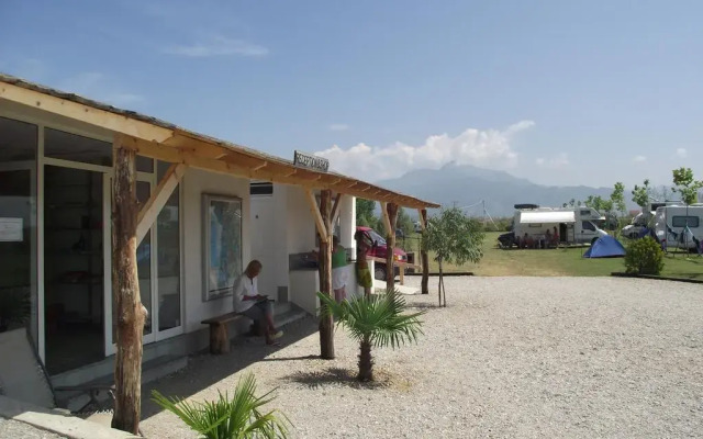 Отель Lake Shkodra Resort парковка