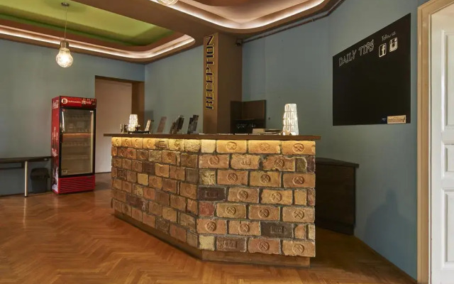 Hostel One Basilica Budapest интерьер отеля