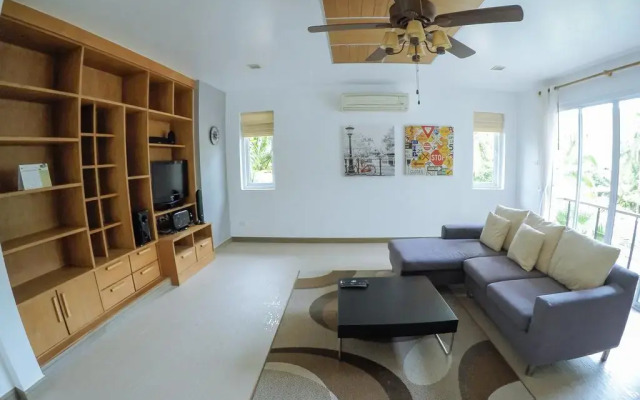 Отель Suriyasom Villa комната для гостей