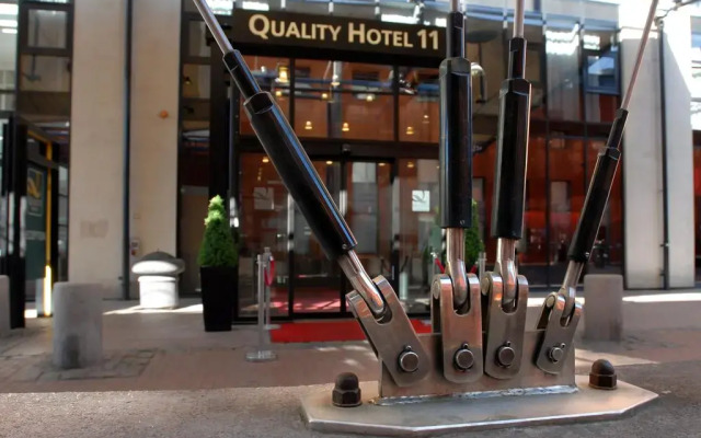 Quality Hotel 11 вид на фасад