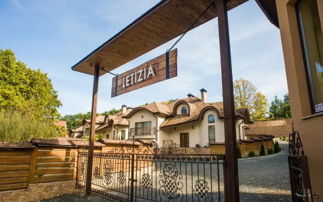 Гостиница Letizia Country Club вид на фасад