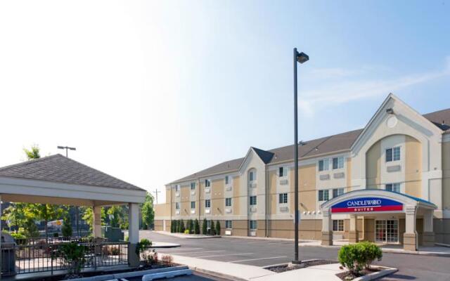 Candlewood Suites Secaucus 2