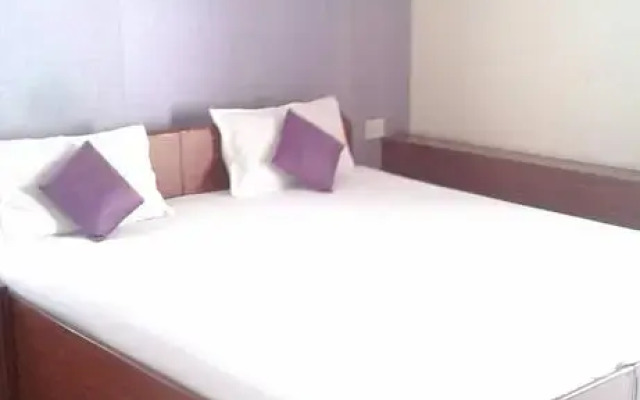 Отель 12 Star Viman Nagar комната для гостей