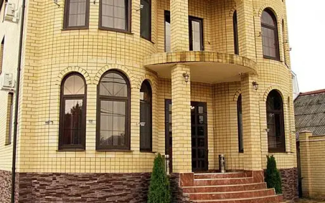 Hotel Golden Lion вид на фасад
