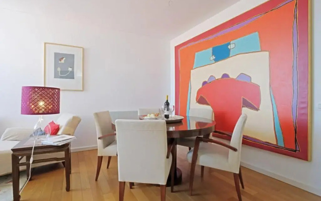 Отель Portuguese Living Chiado One Лиссабон комната для гостей