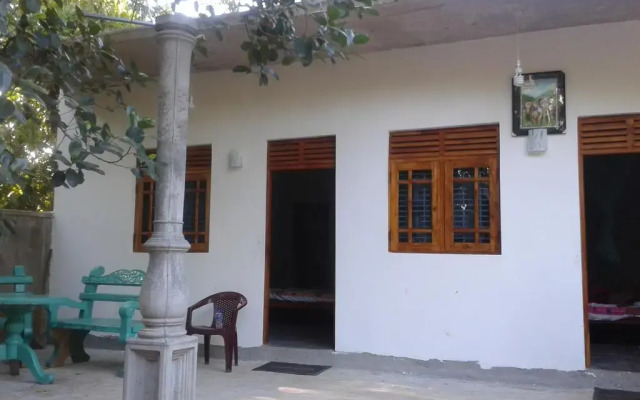 Отель Sumudu Guest House вид на фасад
