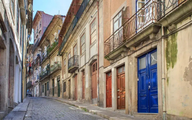 Отель Blue door 105 Belmonte St. Central вид на фасад