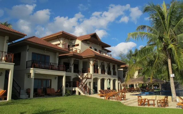 Отель Sara Beachfront Boutique Resort вид на фасад