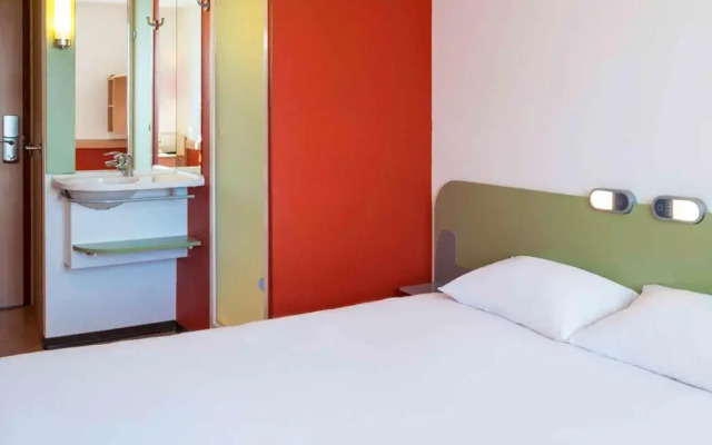 Отель Ibis Budget Lyon Centre - Gare Part Dieu Франция, Лион - отзывы, цены и фото номеров - забронировать отель Ibis Budget Lyon Centre - Gare Part Dieu онлайн комната для гостей