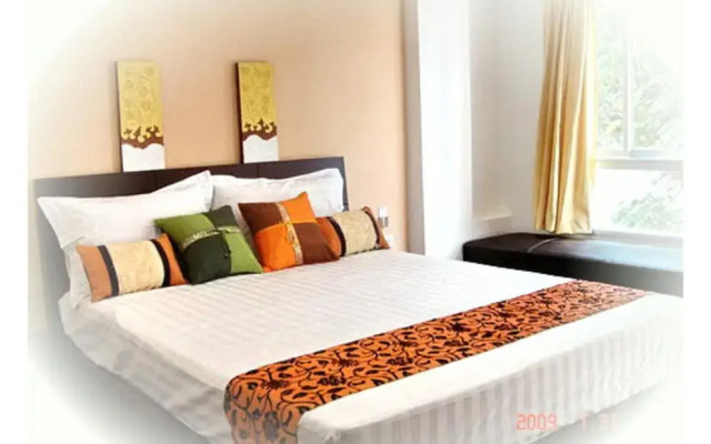 Апартаменты The Nara-ram 3 Suite Boutique Service Apartment Бангкок комната для гостей