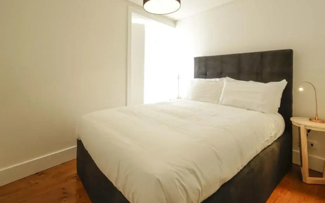 Апартаменты Lisbon Inside Connect — Santa Catarina 26 Apartments комната для гостей