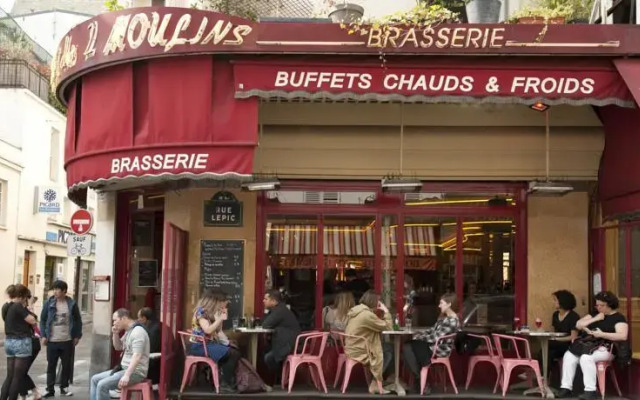 Отель Les Toits de Montmartre вид на фасад