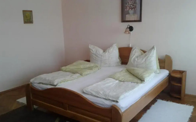 Отель Lázár Apartmanok комната для гостей