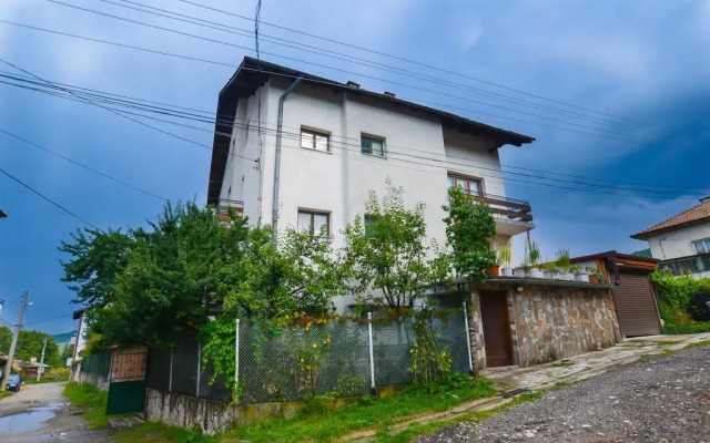 Отель Topuzovi Guest House вид на фасад