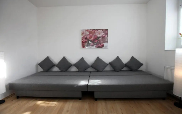 Отель Ferienwohnung Apart-Coli Кёльн комната для гостей