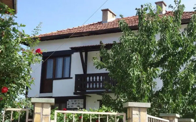 Отель Oasis Guest House вид на фасад