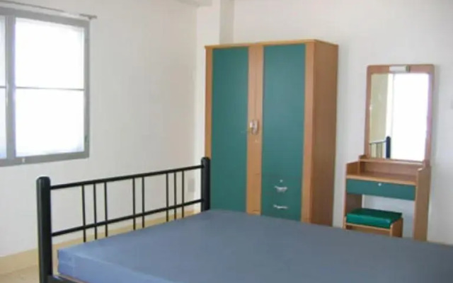 Отель Thana Place комната для гостей