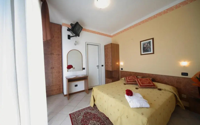 Hotel Clitunno Римини комната для гостей