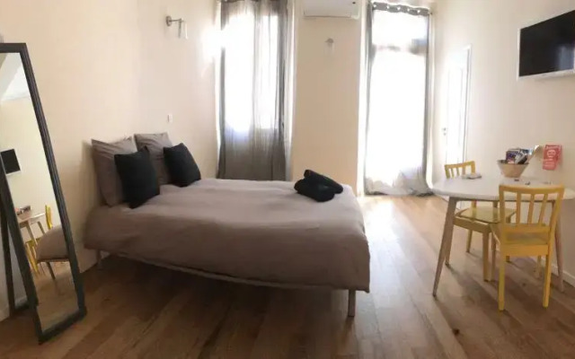 Отель Appartement Magnifique - Vieux Nice Франция, Ницца - отзывы, цены и фото номеров - забронировать отель Appartement Magnifique - Vieux Nice онлайн комната для гостей