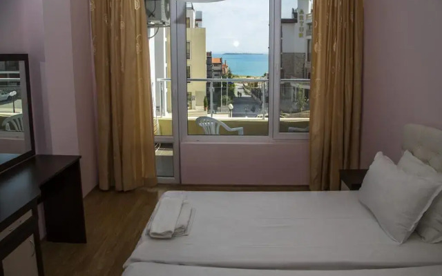 Апартаменты Anthoni Apartments комната для гостей