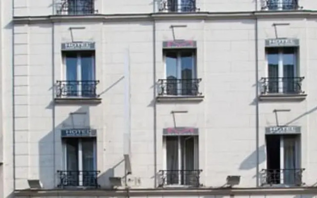Отель Hôtel Habituel вид на фасад