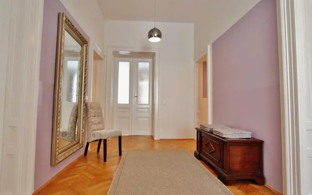 Отель Exclusive Apartment Rathaus Австрия, Вена - отзывы, цены и фото номеров - забронировать отель Exclusive Apartment Rathaus онлайн комната для гостей