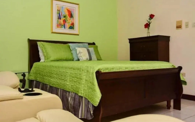 Апартаменты Apartments at Sandcastles Resort Ocho Rios комната для гостей