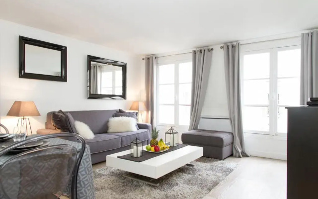 Отель Private Apartment - Tuileries - Louvre Франция, Париж - отзывы, цены и фото номеров - забронировать отель Private Apartment - Tuileries - Louvre онлайн комната для гостей