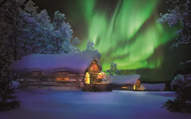 Отель Kakslauttanen Arctic Resort - Igloos and Chalets вид на фасад