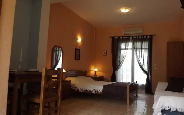 Апартаменты Pefka Studios & Apartments комната для гостей