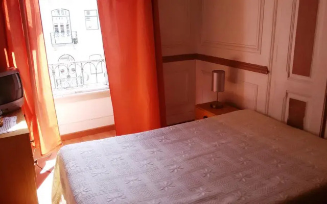 Отель Residencial Ipanema Лиссабон комната для гостей